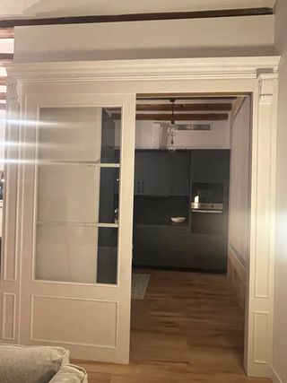 Puerta madera y vidrio corredera