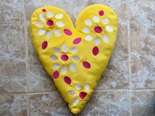 2 Cojines Corazón Rojo y Amarillo