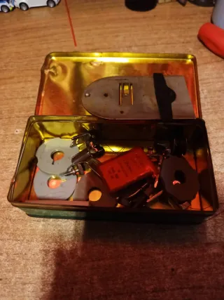 Estuche maquina de coser Singer .Más acesorios