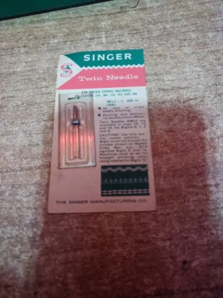 Estuche maquina de coser Singer .Más acesorios