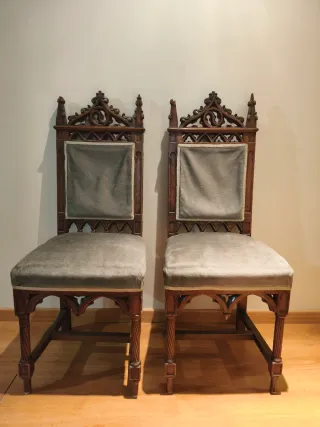 Pareja Sillas Neogóticas Antiguas