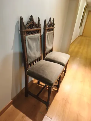 Pareja Sillas Neogóticas Antiguas