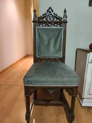 Pareja Sillas Neogóticas Antiguas