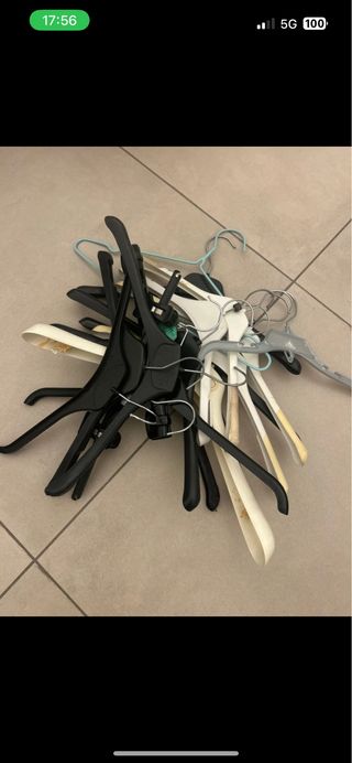 17 Grucce in plastica nere e bianche