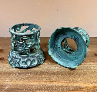 Pareja portavelas metal pátina envejecida clásica