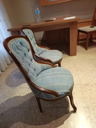 Vecchie poltroncine imbottite