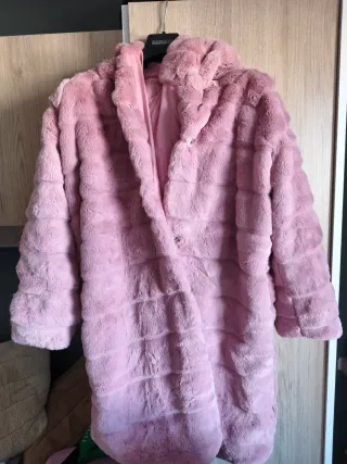 Abrigo rosa de pelo sintético