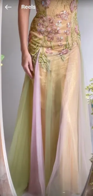Vestido dorado y rosa para invitada