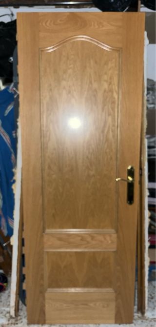 Puerta de madera maciza