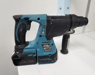 Lote Makita: Martillo DHR242 + Amoladora DGA504