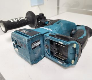 Lote Makita: Martillo DHR242 + Amoladora DGA504