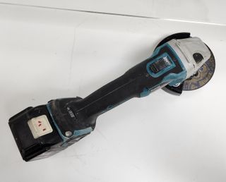 Lote Makita: Martillo DHR242 + Amoladora DGA504