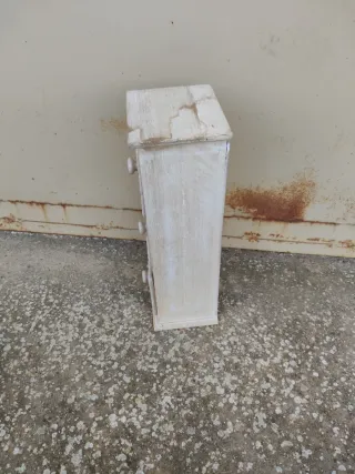 Cajonera pequeña cerámica y madera