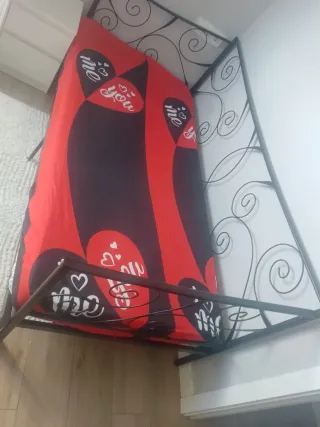 Estructura de cama metálica negra