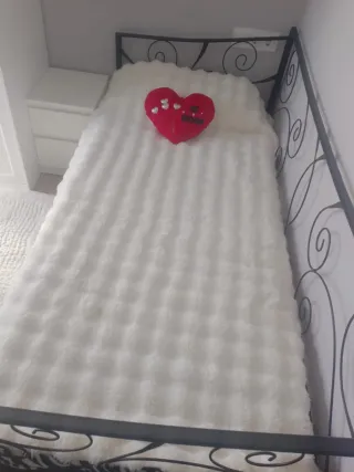 Estructura de cama metálica negra