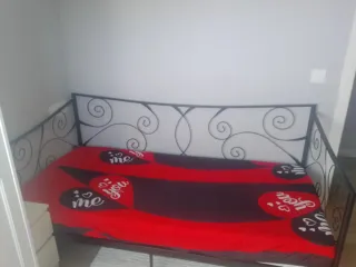 Estructura de cama metálica negra