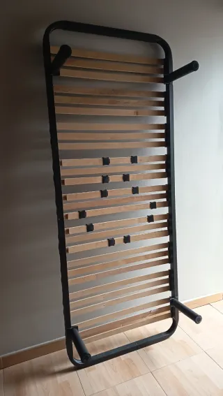 Somier de láminas metálico con pequeños roces.