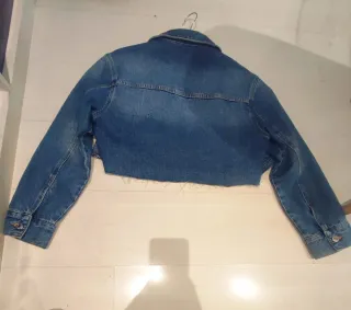 Chaqueta vaquera Bershka corta S/36