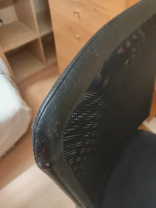 Silla de escritorio negra y marrón