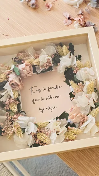 Arreglo flor preservada marco madera