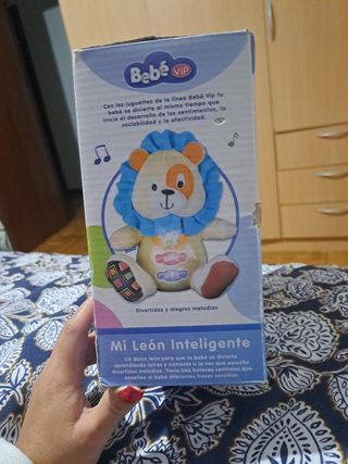 León de peluche interactivo para bebés