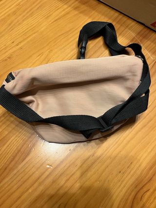 Riñonera rosa Stradivarius