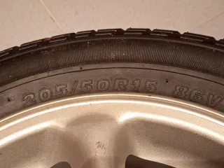 Neumático 205/50R15 86V con llanta aluminio