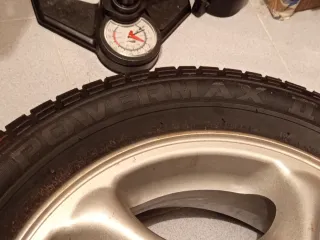 Neumático 205/50R15 86V con llanta aluminio