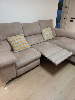 Sofá cheslong + 2 plazas motorizadas