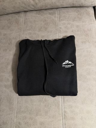 Sudadera con capucha negra