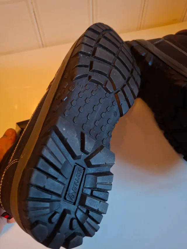 Botas de trabajo negras marca Bellota