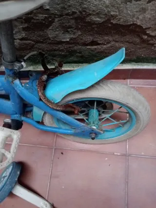 Bicicleta infantil azul 5 años + ruedines de regal
