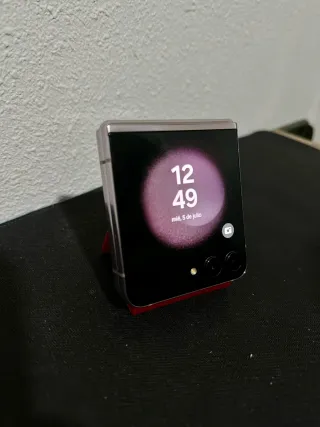 Samsung Galaxy Z Flip 5 morado