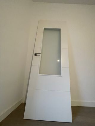 Puerta de cocina blanca con cristal 70x200
