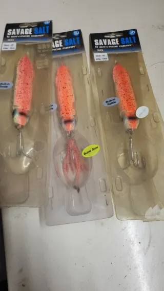 Jig Savage Gear Salt 3D 25cm 400g y uno de 300gr