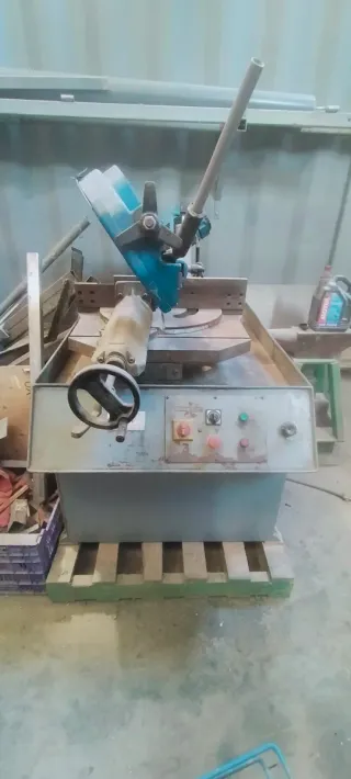 Sierra de cinta para metal