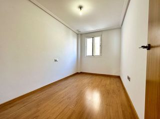 Piso en alquiler en Linares