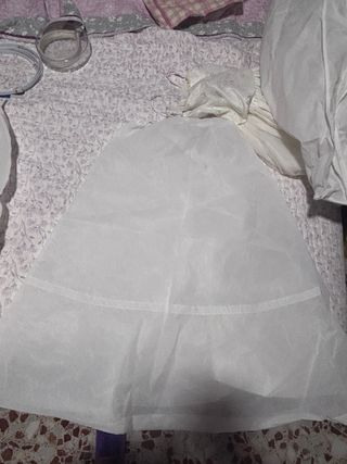 Vestido de ceremonia y arras con cancan