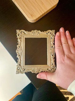 Marco decorativo dorado