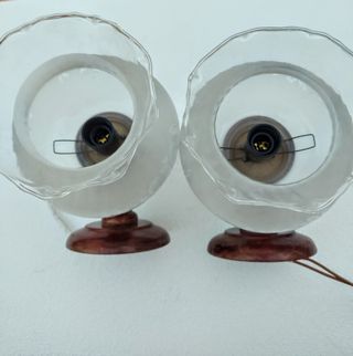 Apliques madera con tulipas de cristal