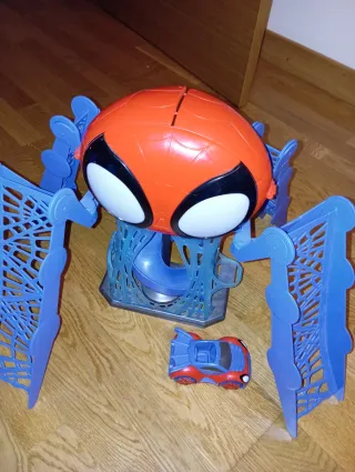 Spider-Man Web-Quarters con Coche