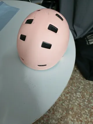Casco infantil rosa,de buen nivel decathlon