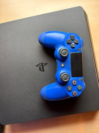 Consola PS4 Slim 1TB + Mando Azul+ Mando Blanco