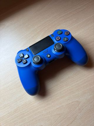 Consola PS4 Slim 1TB + Mando Azul+ Mando Blanco