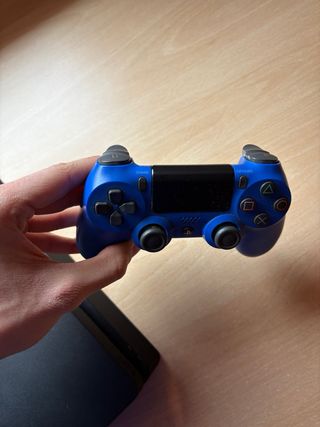 Consola PS4 Slim 1TB + Mando Azul+ Mando Blanco