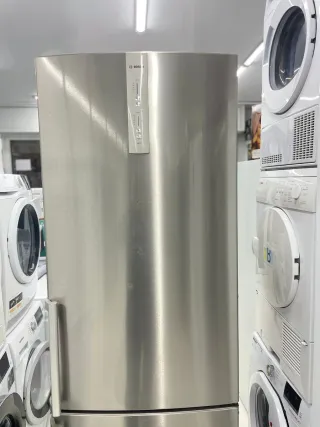 Nevera combi plateada Bosch altura 2mtr con garant