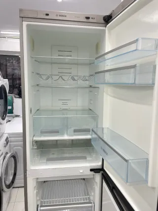 Nevera combi plateada Bosch altura 2mtr con garant