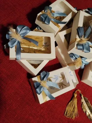 Set segnalibro piuma dorata con nappa 19 pezzi