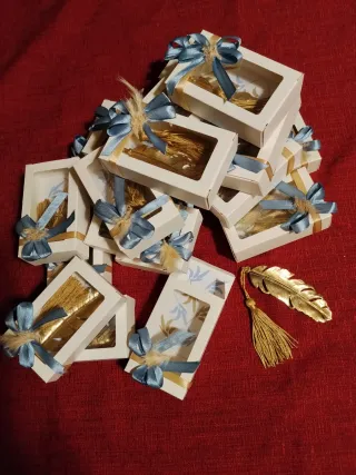 Set segnalibro piuma dorata con nappa 19 pezzi