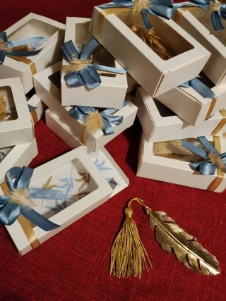 Set segnalibro piuma dorata con nappa 19 pezzi